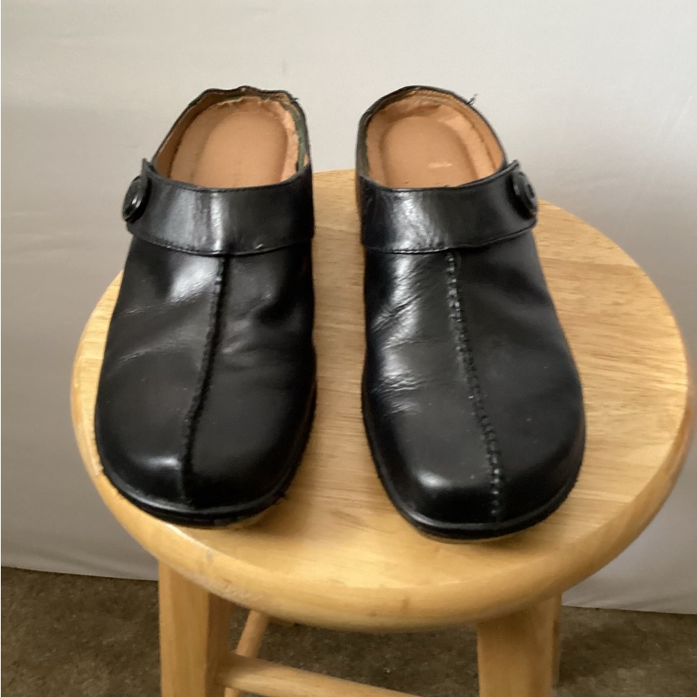 Easy Spirit Leather Slip-On clogs